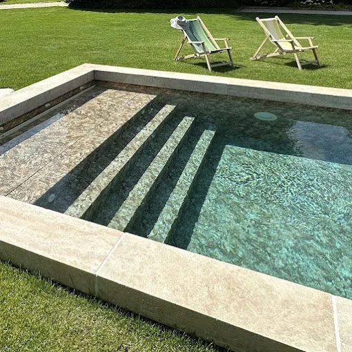 Piscine avec spa intégré à Bonifacio, Corse-du-Sud — Piscine Sud